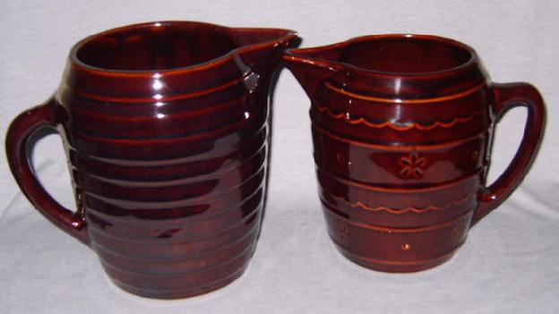 Picture of WS pitcher and Mar-crest daisy dot pitcher